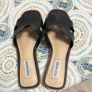 Steve Madden Black Thong Sandals Minimalist Design